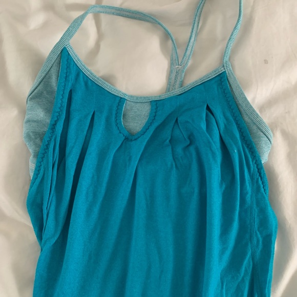 Lululemon tank top with built in bra. Color blue - Picture 3 of 6